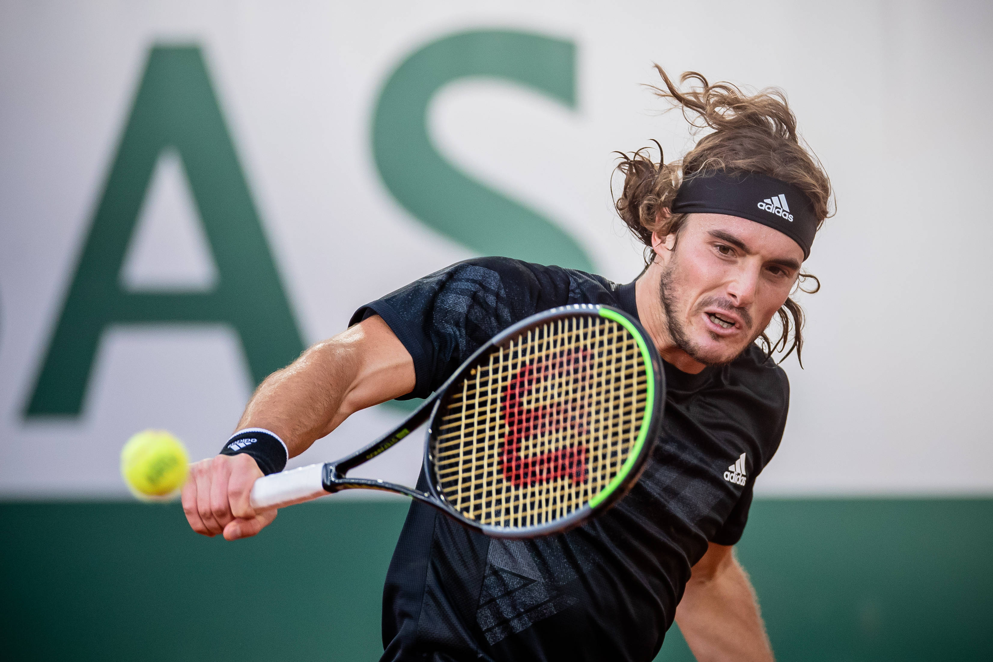 戴维斯杯险胜温网，梅德韦杰夫统治全场