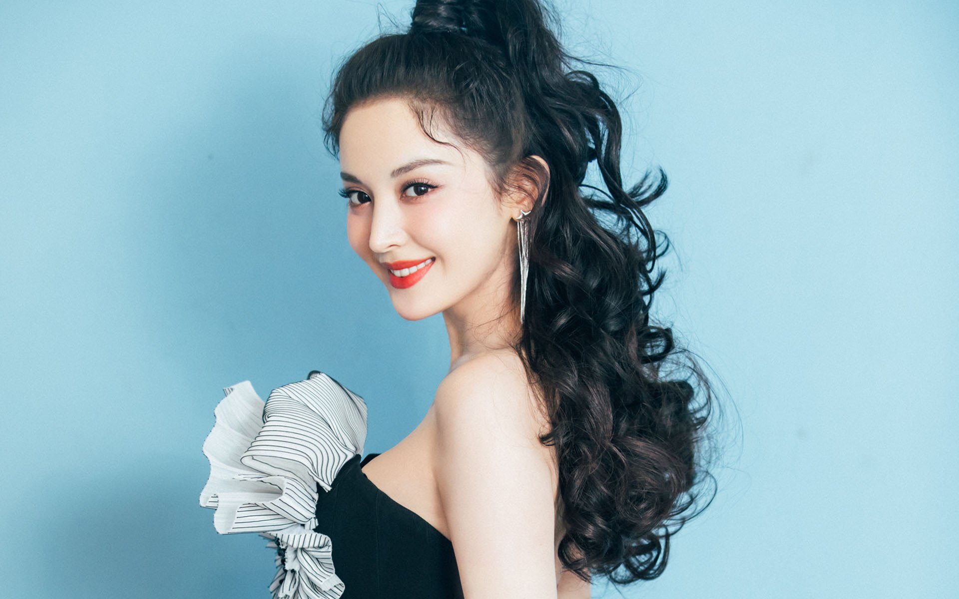 金星与绿茵，在各自的焦点战之夜，赢家都是冷静的审判者