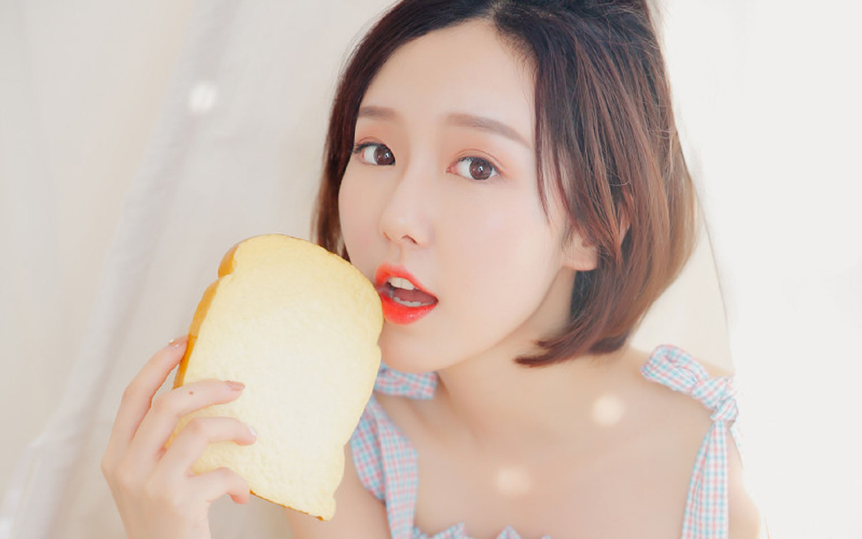 猛龙铁锁困雄鹿，利拉德47分破局记