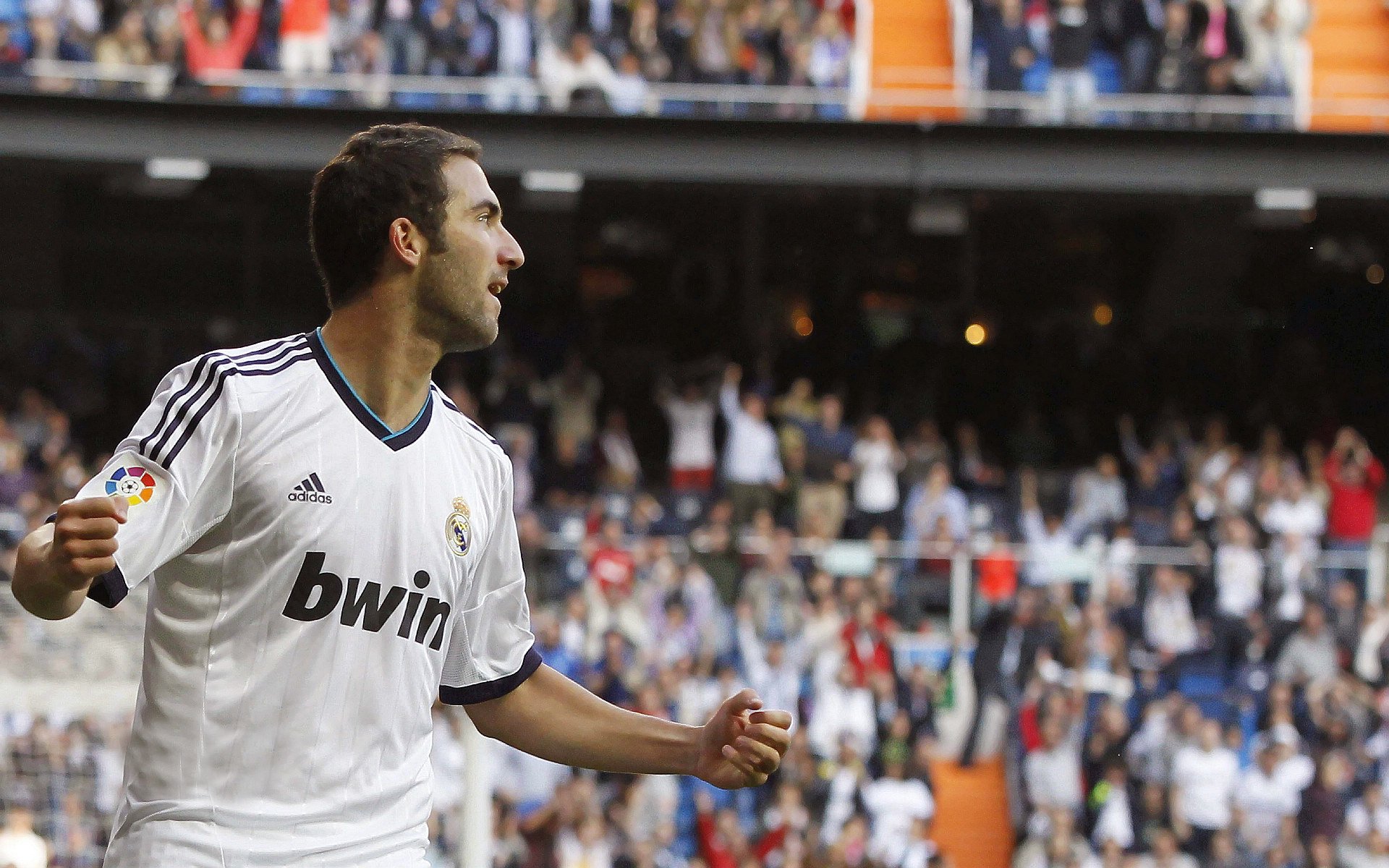 一人凿穿防线！武切维奇狂轰38+12仍吞败，篮网三核驱动协同作战制胜