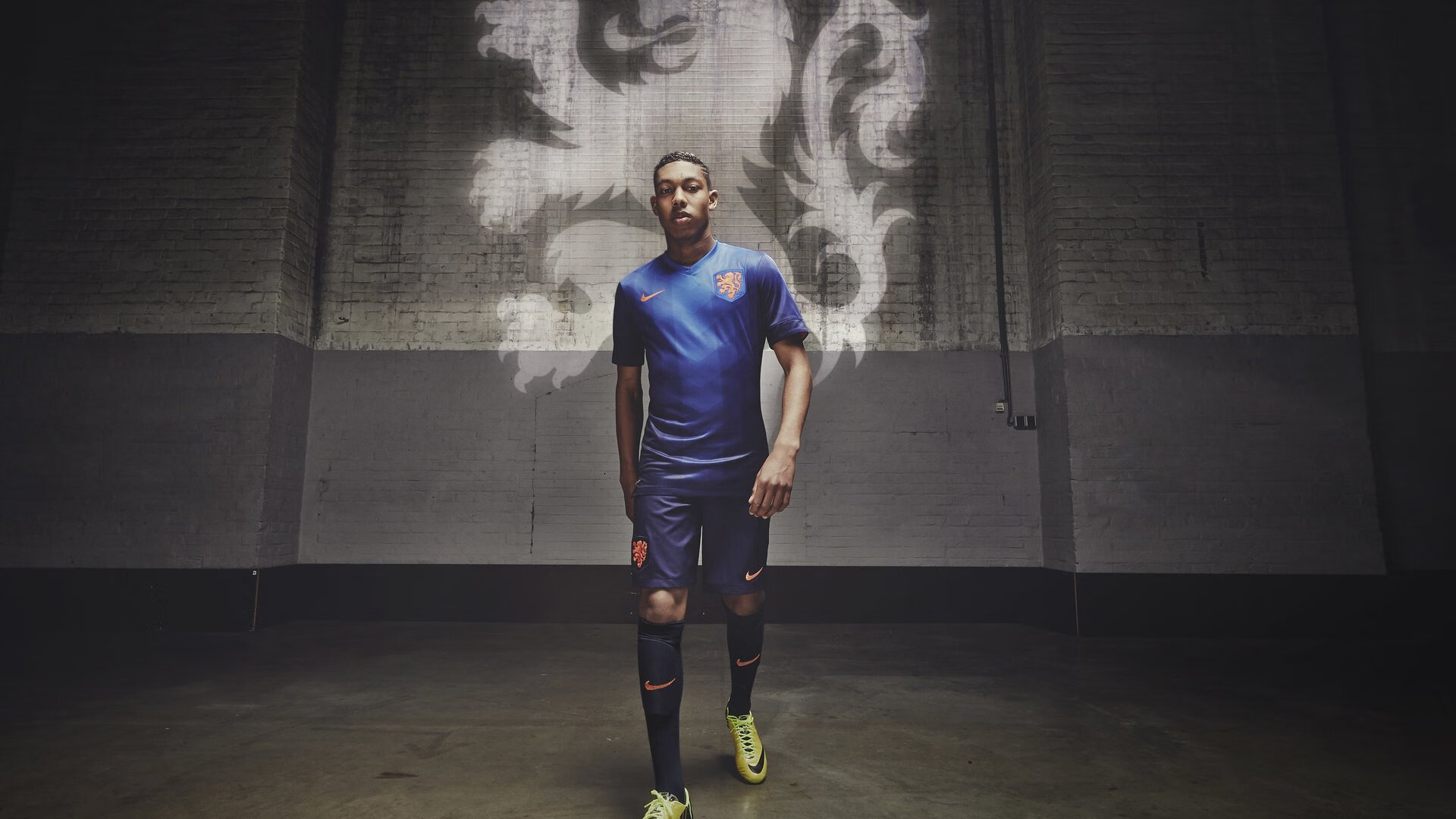 英格拉姆杀神模式无解！老鹰爵士巅峰对决，亚特兰大攻防一体锁定胜局